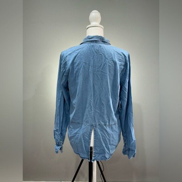 SALE! Blue Lucky Brand Chambray Button Down Size M EUC - Picture 2 of 7